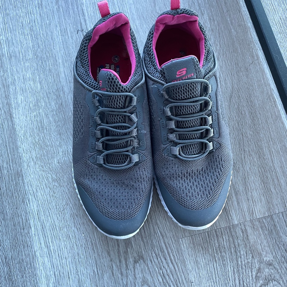 Sketchers Relaxed Fit Air Cooled Slip Resistant Memory Foam Women's size 8 Nice